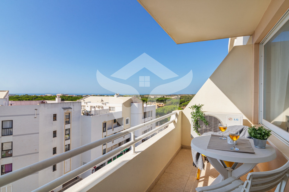 Apartamento studio, acolhedor, no 5º andar, com uma vista espectacular