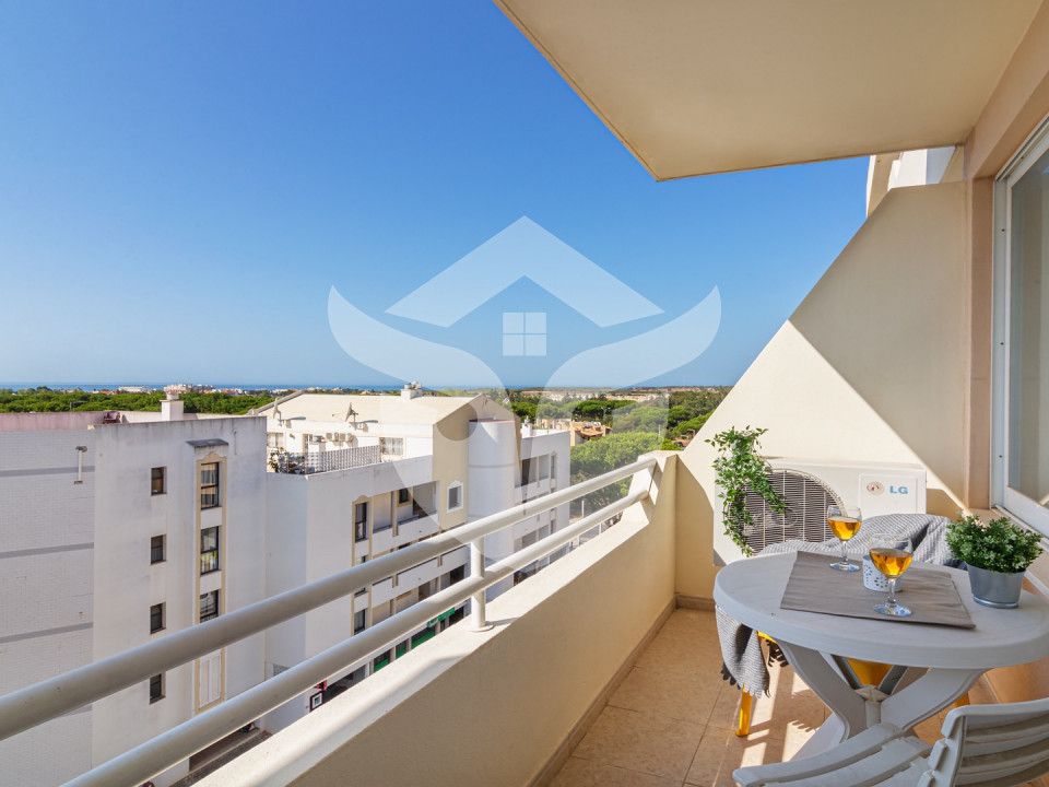 Cosy studio apartment, on the 5th floor, with a spectacular view, close to the center of Vilamoura