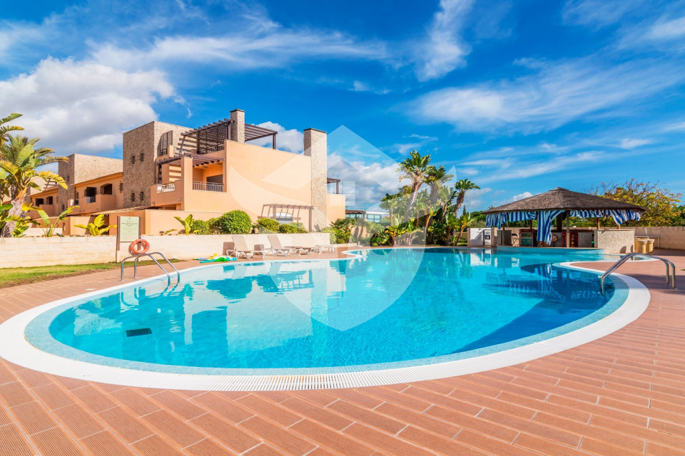 Apartamento de luxo no 2º andar, composto por 2 quartos ambos ensuite e