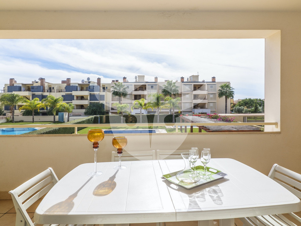 Modern 2 bedroom, 2 bathroom apartment, on the 1st floor, in a private condominium with spacious gardens and large communal pool