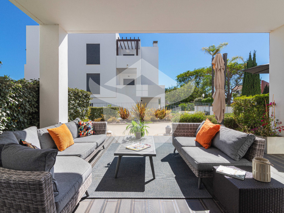 Luxury 2 bedroom 2 bathroom ground floor apartment in a closed resort with it's own pool