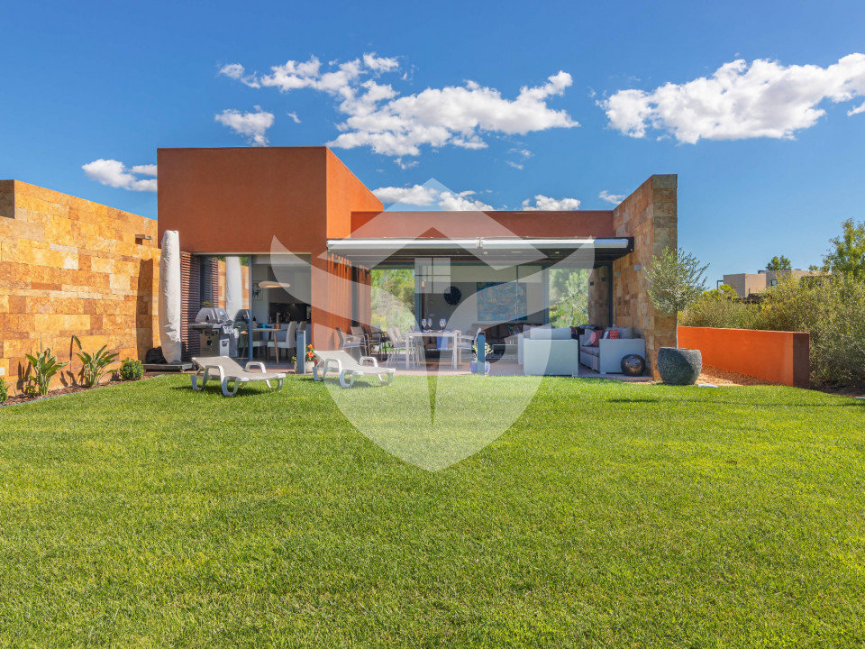 Apartamento deslumbrante, composto por 2 quartos e 2 casas de banho, localizado no condomínio privado mais prestigiado em Vilamoura