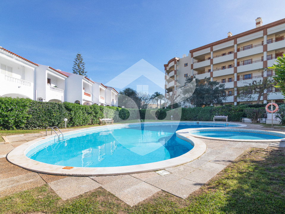 Acolhedor e moderno apartamento T1+1, uma casa de banho e piscina comum