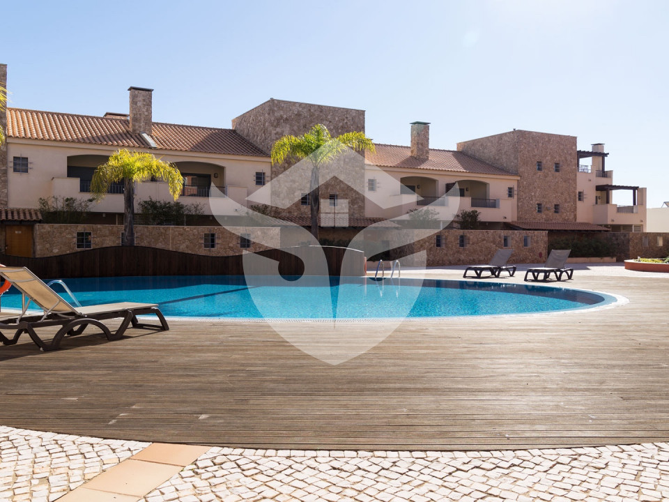 Apartamento de luxo no 1º andar com 2 quartos ambos ensuite e 1 casa de banho de hóspedes, localizado em Victoria Gardens