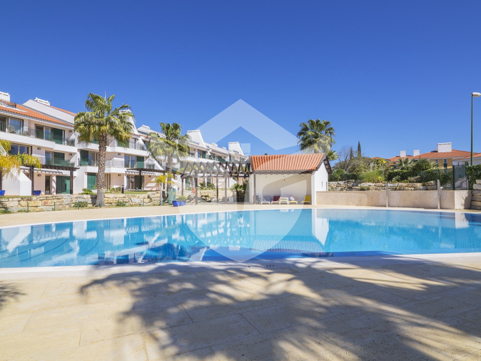 Stunning 2 bedroom 2 bathroom apartment with private roof terrace in Vila Sol, Vilamoura