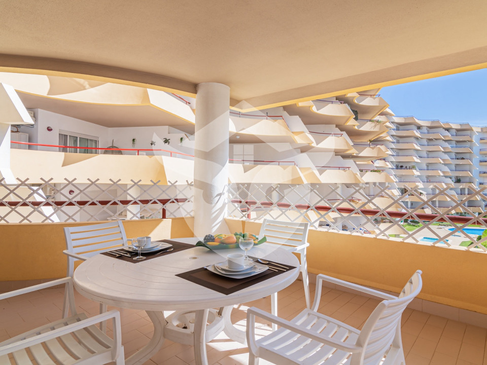 Beautiful 2 bedroom 2 bathroom 2nd floor apartment, located in a private condominium with beautiful gardens and a communal pool