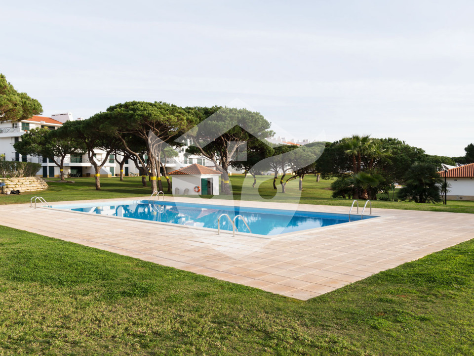 Apartamento penthouse com terraço privativo, em Vila Sol, perto do golfe e das praias de Vilamoura