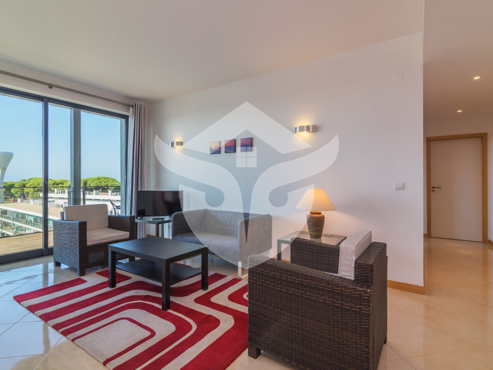 2 bedroom 2 bathroom top floor apartment with stunning views