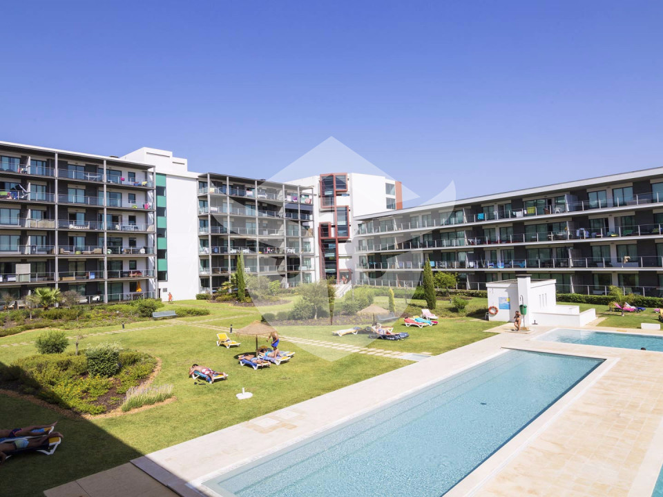 2 bedroom 2 bathroom top floor apartment 