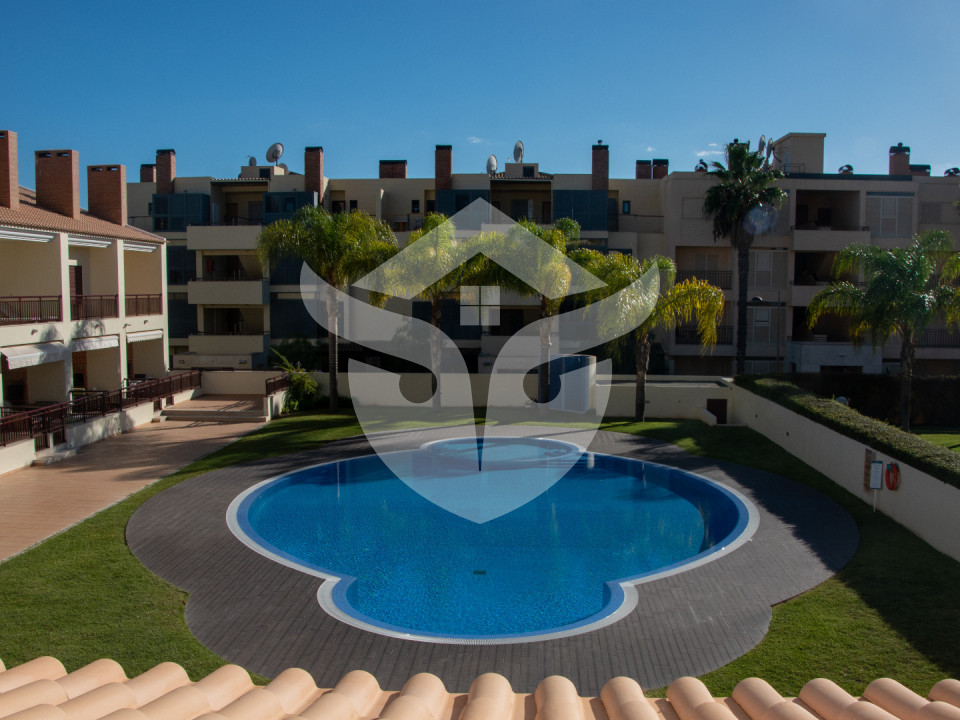 4 bedroom 4 Bathroom apartment in private condominium with swimming pool