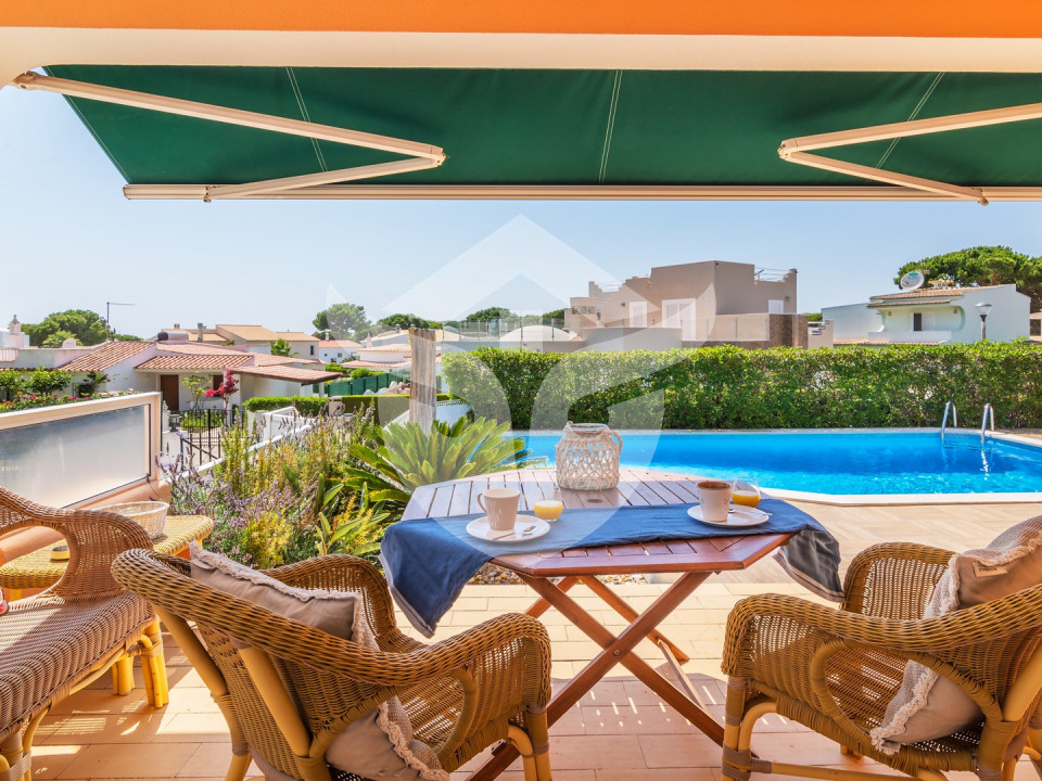 Moradia com 3 quartos, 2 casas de banho e com piscina privada, perto da Marina de Vilamoura, campos de golfe e praias