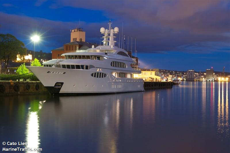 Superyacht Vive La Vie visiting Vilamoura Marina